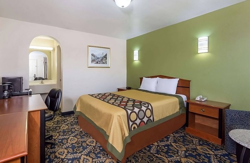 Austin Ave. Hotel | Relax and Recharge in Knights Inn Franklin Ave Waco! Pet-friendly, Free Parking