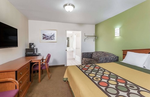 Austin Ave. Hotel | Relax and Recharge in Knights Inn Franklin Ave Waco! Pet-friendly, Free Parking