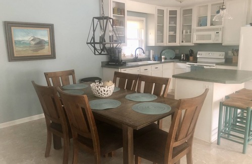 Emerald Isle House | Relax at this charming, classic beach cottage.