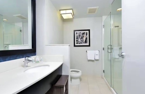 Downtown Wilmington Hotel | Relax by the Pool! Historic Downtown Unit with Fitness Center | 2 Units