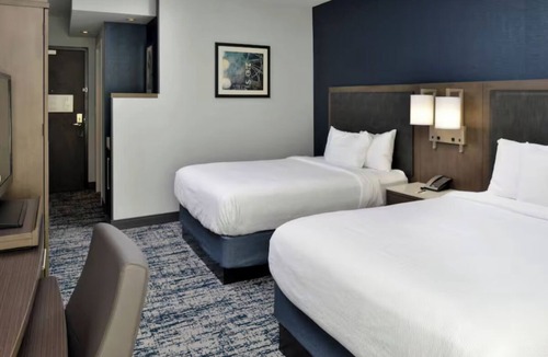 Downtown Wilmington Hotel | Relax by the Pool! Historic Downtown Unit with Fitness Center | 2 Units