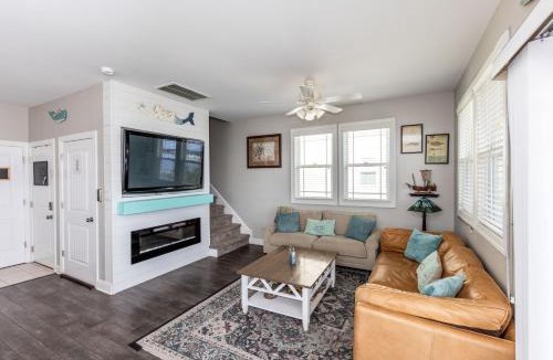 Sneads Ferry Villa | Relax,Fish,Grill,Chill! Pup,Kid Friendly Riverfront Paradise! Amenities,Gameroom