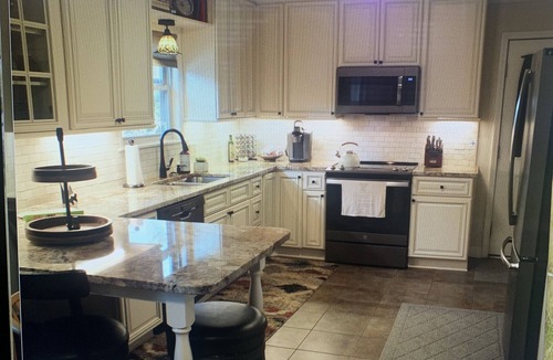 Springfield Cottage | Relax here. Small town charm a short drive to Savannah, Hilton Head, and Pooler.