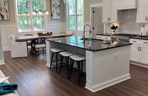 Ernul House | Relax in a home away from home.