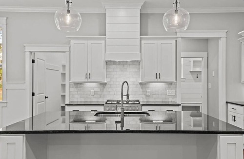Ernul House | Relax in a home away from home.