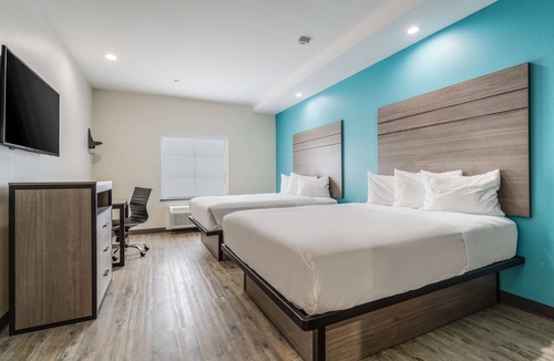 Katy Hotel | Relax in Three Comfortable Units, Comes with FREE Parking and Breakfast!