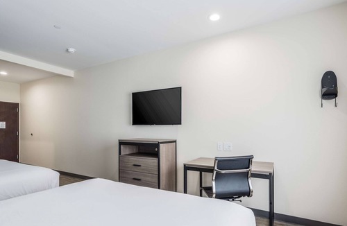 Katy Hotel | Relax in Three Comfortable Units, Comes with FREE Parking and Breakfast!