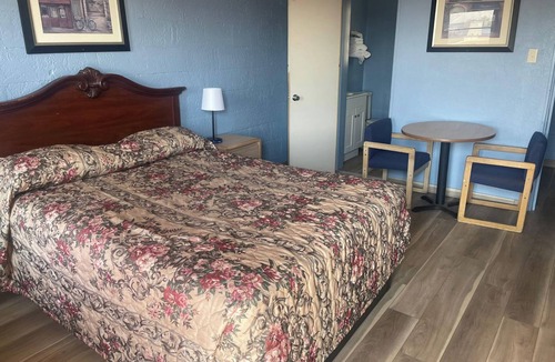 Clinton Hotel | Relax Inn