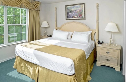 Berkeley Hotel | Relax, Swim & Play: Indoor/Outdoor Pools, Basketball, Volleyball & Mini Golf