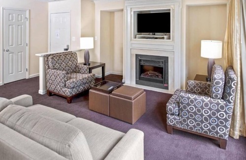 Berkeley Hotel | Relax, Swim & Play: Indoor/Outdoor Pools, Basketball, Volleyball & Mini Golf