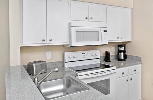Berkeley Hotel | Relax, Swim & Play: Indoor/Outdoor Pools, Basketball, Volleyball & Mini Golf