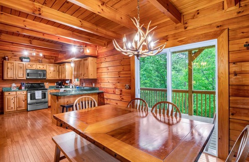 Lake Lure House | Relax with the whole family at this peaceful log home in the Riverbend Community