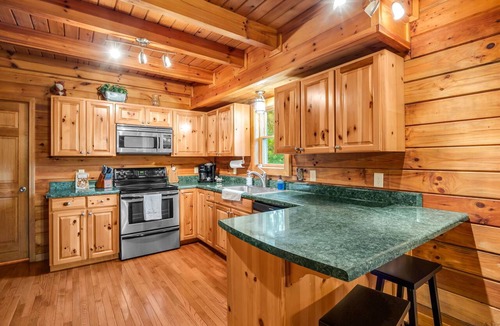 Lake Lure House | Relax with the whole family at this peaceful log home in the Riverbend Community