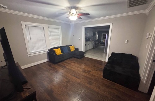 Alvin House | Relax, Work & Explore - Nurses, Healthcare, Industry Pros & Galveston Getaways
