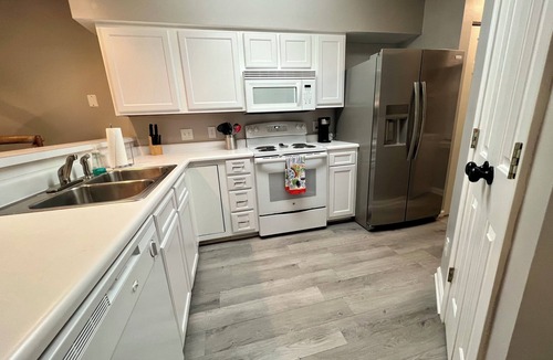 Pawleys Island Condo | Relaxing 2BD True Blue Golf Resort 4 Pools, Huge Balcony, 3 min to Pawleys Beach