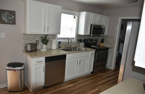 Milton House | Relaxing 3 bedroom rancher minutes to outlets and beaches