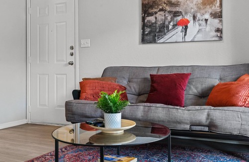 Milwood Apartment | Relaxing Apartment by the Domain