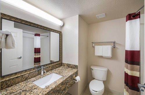Manor Hotel | Relaxing Austin Retreat Near Shopping, Dining & Entertainment