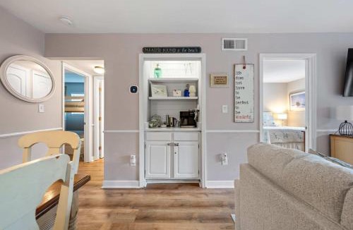 Folly Field Villa | Relaxing Beach Retreat - Walk to Beach and Resort