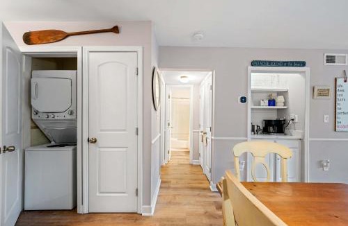 Folly Field Villa | Relaxing Beach Retreat - Walk to Beach and Resort