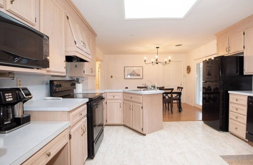 Saint Thomas House | Relaxing Countryside Stay w/Game Room