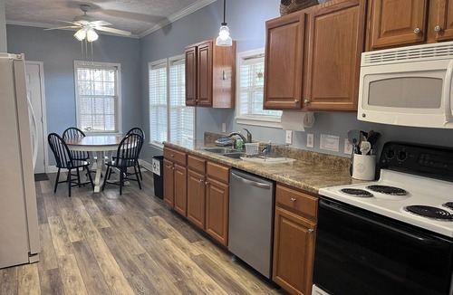 Altamont House | Relaxing home in Linville Falls - Doe Hill Retreat