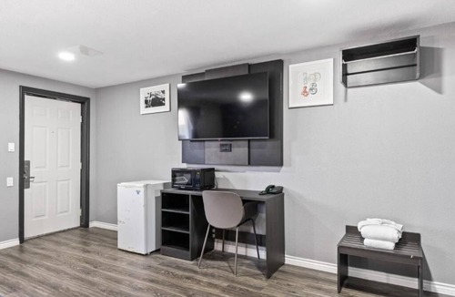 Cleburne Hotel | Relaxing Lodging Designed for Road Trip Enthusiasts Seeking Both Ease & Comfort