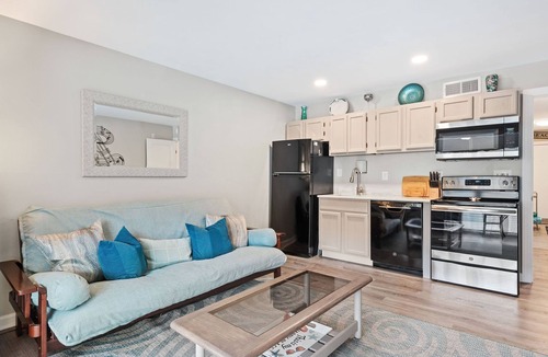 Palmetto Dunes Apartment | Relaxing Poolside Condo Steps from the Beach