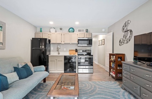 Palmetto Dunes Apartment | Relaxing Poolside Condo Steps from the Beach