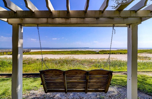 Palmetto Dunes Apartment | Relaxing Poolside Condo Steps from the Beach
