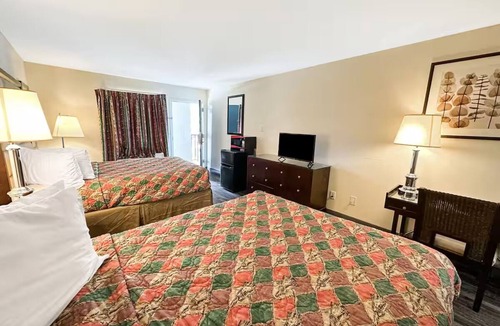 Ridgeway Hotel | Relaxing Room w/Free Parking + Convenient I-77 Location