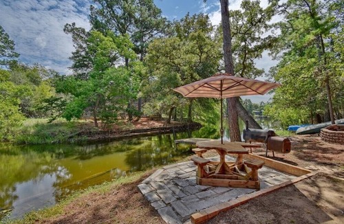 La Grange Cabin | Relaxing, Rustic Cabin on the Lake