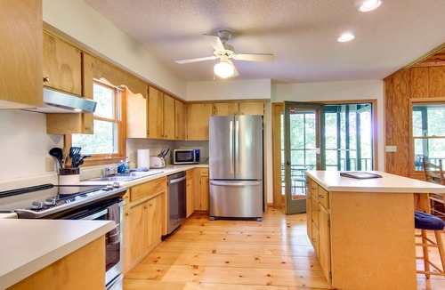 Saluda House | Relaxing Saluda Home Near Waterfall Trails!