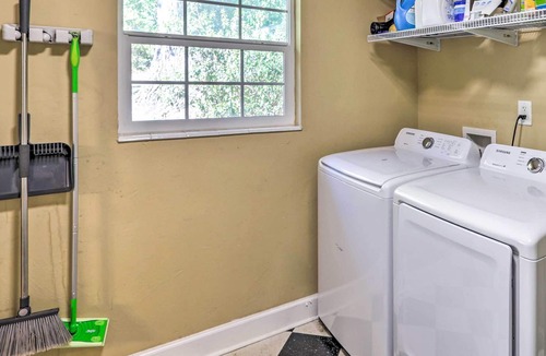 Tallahassee House | Relaxing Tallahassee Oasis w/ Lanai + Pool!