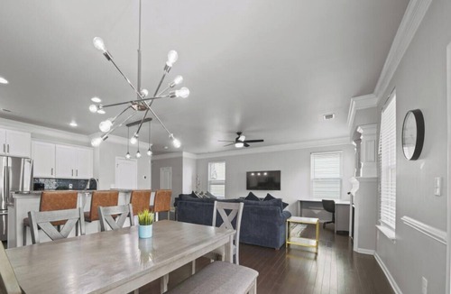Charlotte House | Reluxme 4BR Retreat| Fence Yard Near UNCC & Uptown
