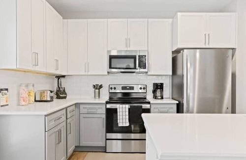 Charlotte Apartment | Reluxme|Chic 2BR w/Balcony, Gym & Pool Near Mall