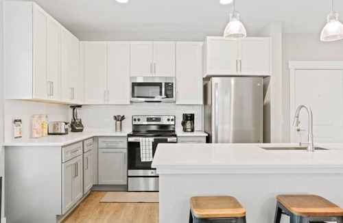 Charlotte Apartment | Reluxme|Chic 2BR w/Balcony, Gym & Pool Near Mall