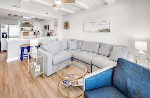 Downtown Myrtle Beach Condo | Remodeled Oceanfront 2BR at Bay View, Huge balcony