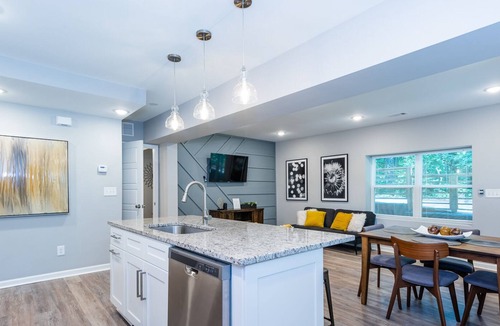 Buford Highway Cottage | Remodeled & Spacious. With Two Private En-suite Rooms