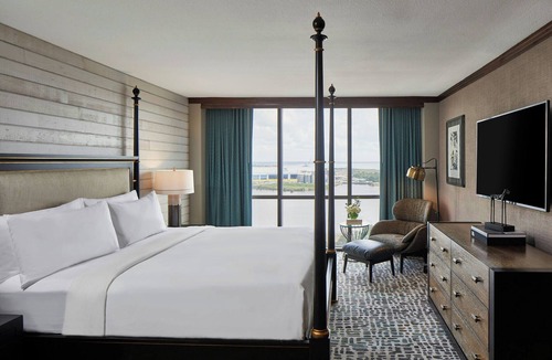 Central Business District Hotel | Renaissance Mobile Riverview Plaza Hotel