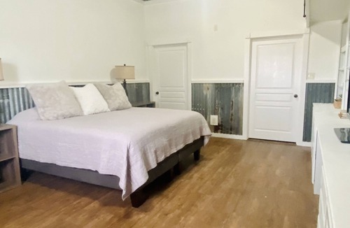 Weston House | Renovated 1-3 bedroom barn house, minutes to town