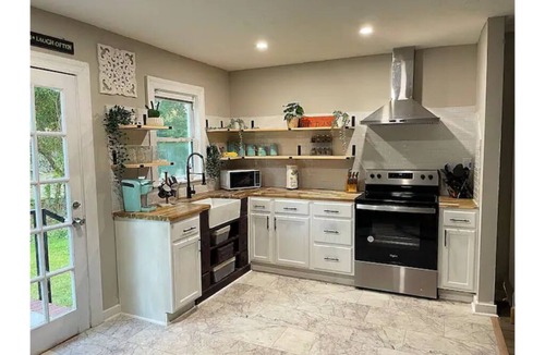 Columbus House | Renovated 2-bedroom home near Columbus Library