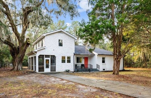 Mount Pleasant House | Renovated 5BR in Old Mt. Pleasant