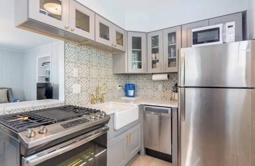 Annapolis Condo | Renovated Apt In Historic Dist w/2 Parking Spots