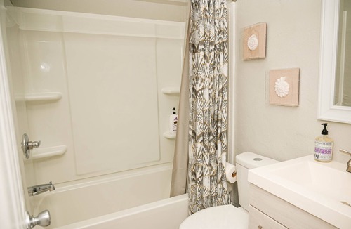 Atlantic Beach Apartment | Renovated apt short walk to beach, Central AC, Fast WiFi