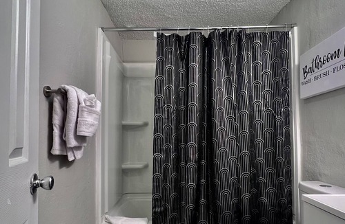 Atlantic Beach Apartment | Renovated apt short walk to beach, Central AC, Fast WiFi