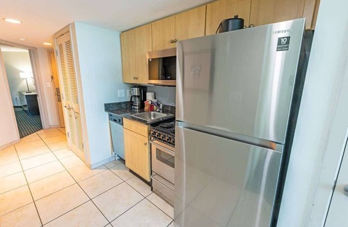 Downtown Myrtle Beach Condo | Renovated, contemporary,Nice,low-floor,Oceanfront!