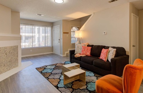 Anderson Mill Village Apartment | Renovated, Cozy 2B | Comfy King Beds, Fast WiFi