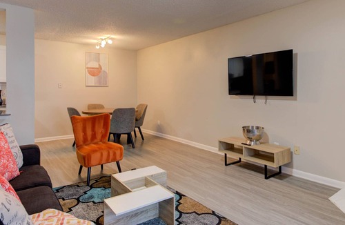 Anderson Mill Village Apartment | Renovated, Cozy 2B | Comfy King Beds, Fast WiFi