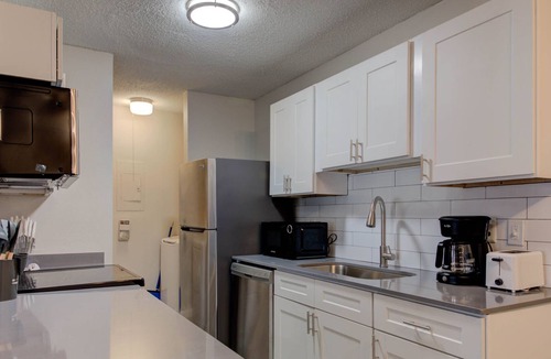 Anderson Mill Village Apartment | Renovated, Cozy 2B | Comfy King Beds, Fast WiFi